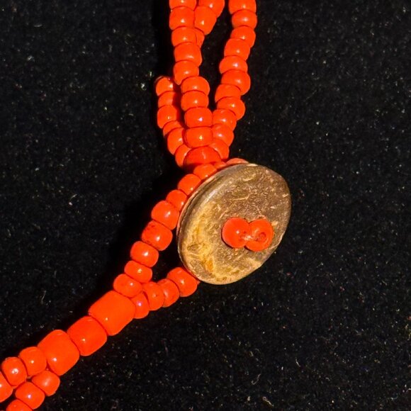 Vintage Red Beaded Necklace With Spiral Shell Pendant & Button Closure - Picture 4 of 6